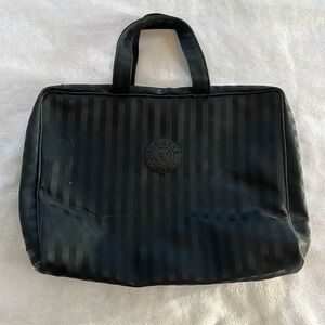 ⭐️ Adrienne Vittadini zipup bag zipper closure to interior translucent pocket